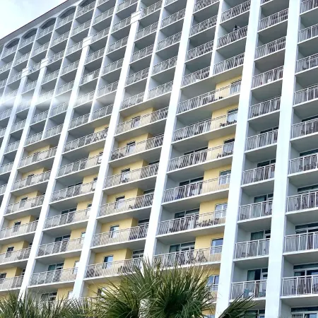 Oceanfront Condo, Balcony, Pools, Beach Access, Walk to Restaurants & Boardwalk