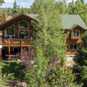 Purple Mountain Chalet - Hot Tub! - Views! - Playground! - Gameroom!