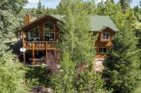 Purple Mountain Chalet - Hot Tub! - Views! - Playground! - Gameroom!