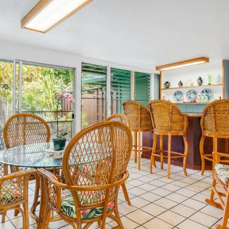 Tropical Gardens,4 Bdr, Large Yard, Pool, 5 min Walk to Beach,Koi Pond, Kailua