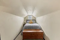 Greener Pastures Getaway - Downtown Frederick - 30 minutes to Boulder/Denver!