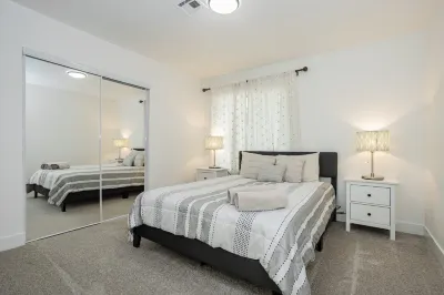 Modern 3BR & 2Bath Home away from Home Hotels near T-Mobile