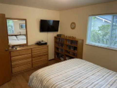 Waterfront cabin facing the sunset