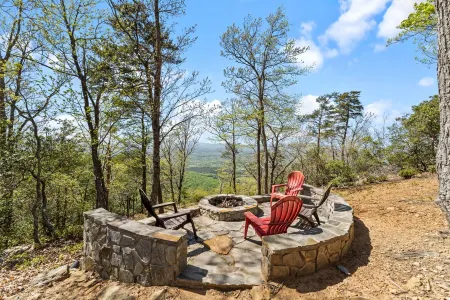 Morganton Mountain Retreat w/ Hot Tub