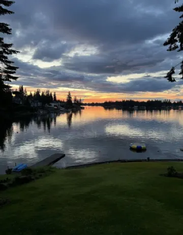 Lakefront Apartment on Beautiful Lake Tapps, Spectacular Views