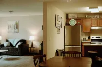 Charlotte's Cove - Right in the Heart of Amish Country Hotels in Millersburg