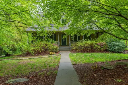 Ashevilles Beautiful Home Отели в г. Ройал Пайнс