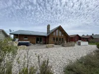 Luxurious Log Cabin & Hot Tub on Golf Course with Spectacular Mountain Views