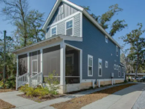 Old Town Bluffton Home + FREE Golf Cart Luxury Home - Sleeps 8 Hotels in Bluffton