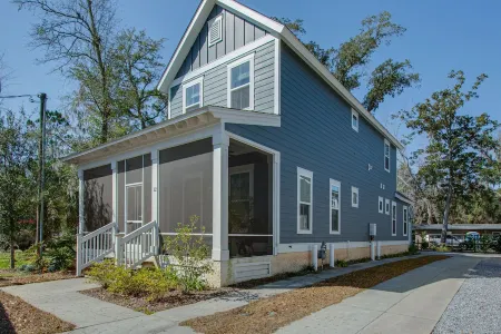 Old Town Bluffton Home + FREE Golf Cart Luxury Home - Sleeps 8