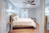 Cottage in the Oaks  is a  restored Historical Cottage from the late 1800’s - Wi-Fi