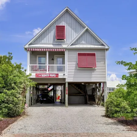Waterfront; Golf Cart option; hot tub; Kayaks; Peddle Boat; Walk to beach; Ramp