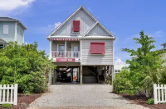 Waterfront; Golf Cart option; hot tub; Kayaks; Peddle Boat; Walk to beach; Ramp