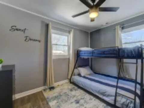 A cozy home between the Indiana Dunes and town of Chesterton. Hotels in Porter