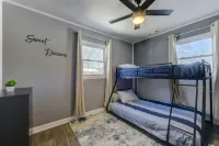 A cozy home between the Indiana Dunes and town of Chesterton. Hotel a Porter