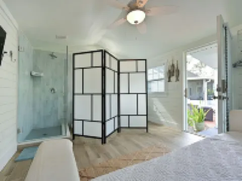 Historic 1930s Cottage + Heated Pool + 12mi to Beaches & 1 mi to Downtown Hoteles en Palmetto