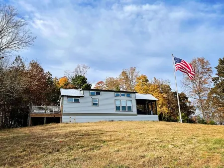 Family Style Tiny Home with Fantastic River Views