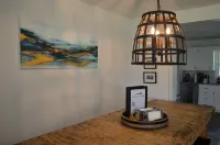 Friday Fowls Cottage - Sauna - Hot Tub - Fire Pit - Golf - Lake - Beach - Winery