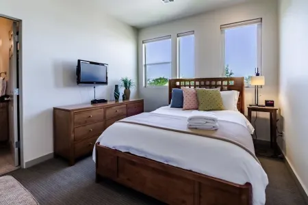 Urban Oasis in Downtown Walla Walla.  Walk to Wine, Restaurants and More!