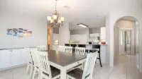 Delray Castle-Minutes to the beach and Atlantic Ave