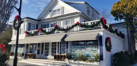 Hampton’s Haven: Heated Pool, Hot Tub & Gameroom! 2 Miles to Rogers Beach