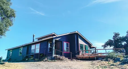 Serene Hilltop Retreat,Jacuzzi,Near Julian DT,Stunning Natural Views&Cozy beds