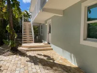 Large Full Duplex with Pool / Hot tub Pet Friendly  581- 591 10th Street