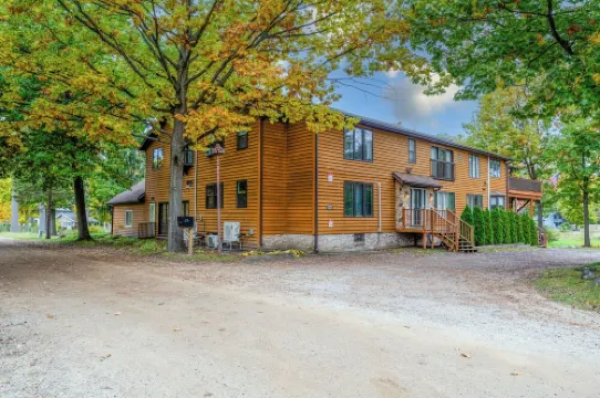 Spacious Condo, Family Friendly, Walk to Private Beach Hotels in Lake Michigan Beach