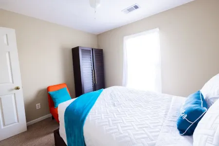 Cozy 3 bedroom, Centrally Located, Perfect for a family Отели рядом с достопримечательностью «Монтгомери Музеум оф Файн Артс»