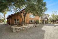 Unique Stay! Pool/ Hot Tub/ Game Room/ Bar/ Views