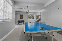 Lakefront w/ Beach, Dock, Game Room, Firepit, Kayaks, views