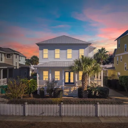 Private Pool + Hot Tub - Golf Cart - Block to Beach - Beach Chair Service