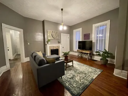 Large Two Bedroom Apartment in Downtown Lexington near Rupp Arena Отели рядом с достопримечательностью «Университет Кентукки»