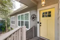 McQueeney Tree-House near lake