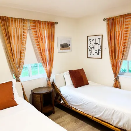 Boho Beach Villa- minutes to the ocean