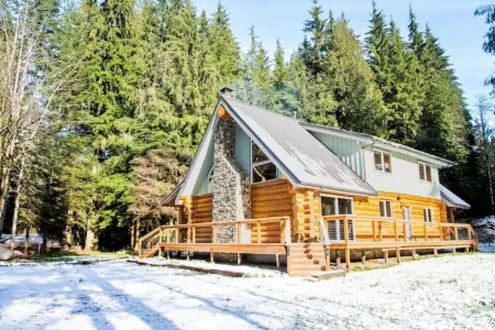 Mt Pilchuck View Cedar's Cabin Отели в г. Верлот