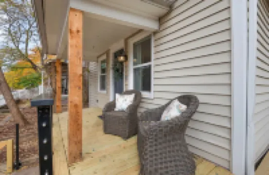 The Linden House --  Calm, Modern Stay Near Plaza