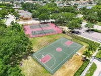 Townhome with Heated Pool, UTC mall, Fits 6, 2bd/2.5bath