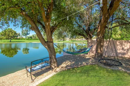 Lakefront!Free Heated Pool,Spa. Boat, Kayak. EV Charger. Ocotillo Chandler. Отели рядом с достопримечательностью «Окотильо Голф Клаб»