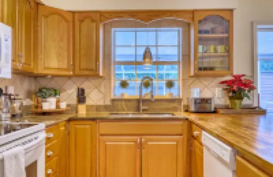 Modern Oasis with Heated Pool Near Siesta Key Beach and a Downtown 3Br/2BA