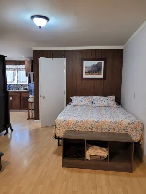 Kozy Korner will be your home away from home to refresh and rest when traveling. 네바다 폭포 주변 호텔
