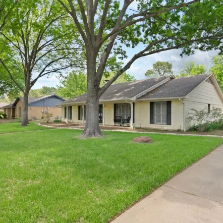 Family Friendly, Updated, Charming Home in North Denton