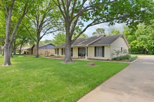 Family Friendly, Updated, Charming Home in North Denton