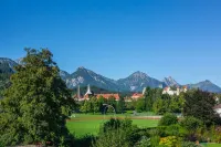 F comfort apartment in maisonette style, fantastic view, prime location 퓌센 호텔