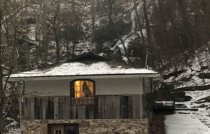 PRIVATE 150FT WATERFALL RIGHT OFF DECK! Rustic, Asian inspired.