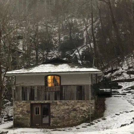 PRIVATE 150FT WATERFALL RIGHT OFF DECK! Rustic, Asian inspired.
