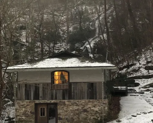 PRIVATE 150FT WATERFALL RIGHT OFF DECK! Rustic, Asian inspired. Hotels in Grayson County