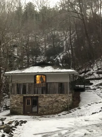 PRIVATE 150FT WATERFALL RIGHT OFF DECK! Rustic, Asian inspired.