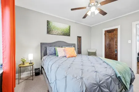 Spacious APT/Comfy Bed/Free Parking/22mins to ORD&MDW