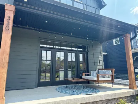 New Modern Construction Home Near Everything!